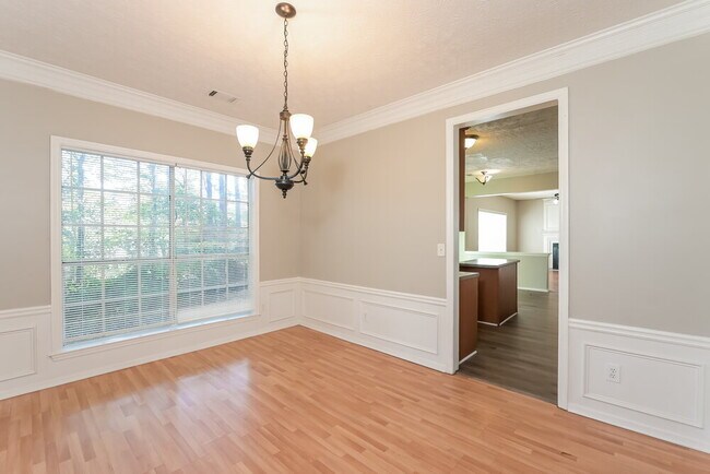 Building Photo - 700 Ashton Ln