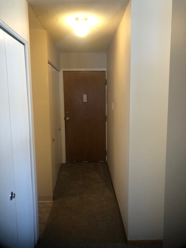 Entry - 585 S Alton Way