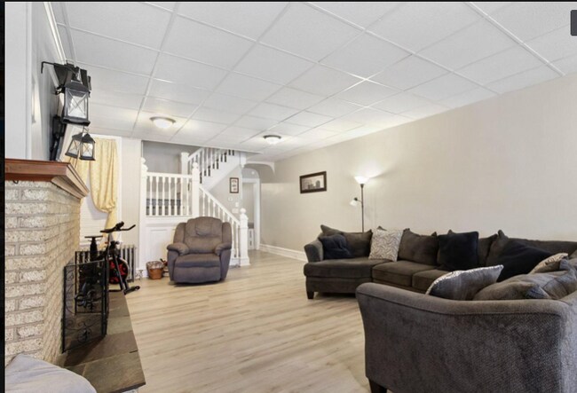 Livingroom - 125 N 4th St