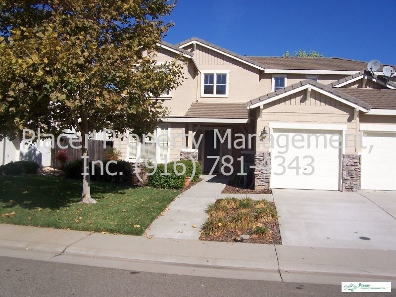 Large 2 Story Great for Entertaining! w/3... - Large 2 Story  Great for Entertaining! w/3...