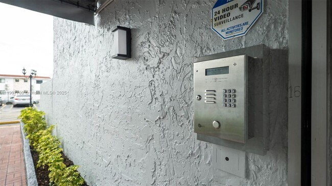 Foto del edificio - 750 NW 43rd Ave