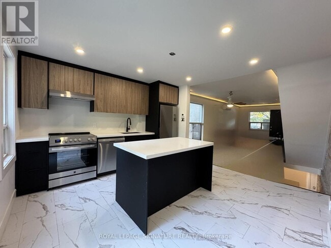 Photo du bâtiment - 25 Firstbrooke Rd