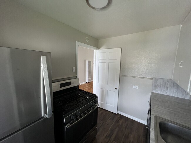 Foto del edificio - Beautiful 1 bedroom/1 bathroom with a vint...