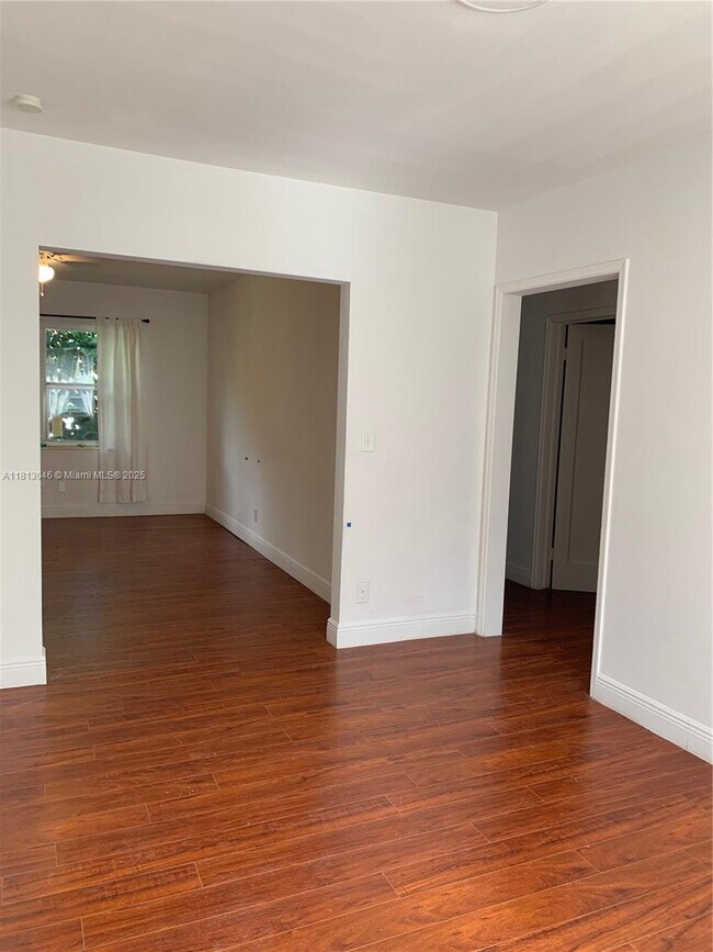 Foto del edificio - 723 NE 91st St