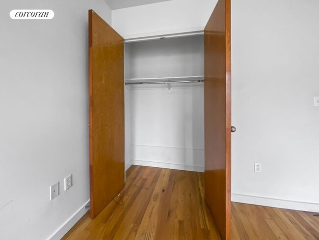 Foto del edificio - 2427 7th Ave