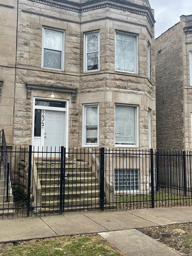 Primary Photo - 6434 S Eberhart Ave