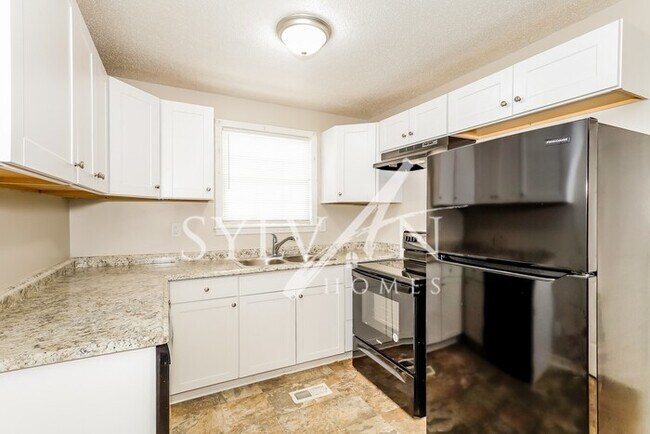 Building Photo - Come view this charming 3BR 1BA brick home