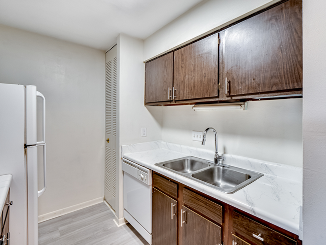 Building Photo - 325 Orchard Trace Ln