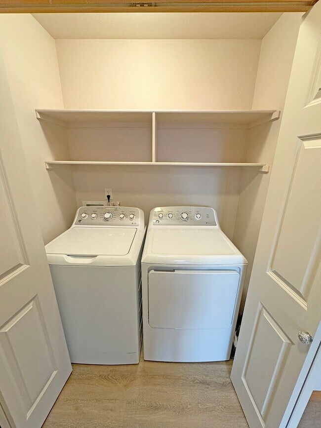 Building Photo - Clean Three Bedroom Condo on Bozeman's Wes...