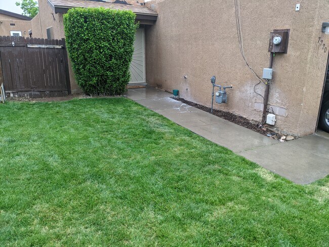 Foto del edificio - 7220 Chickadee Ln NE