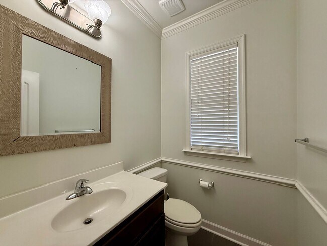 Foto del edificio - Modern living in the heart of Greenbrier - 4 BR home with open layout