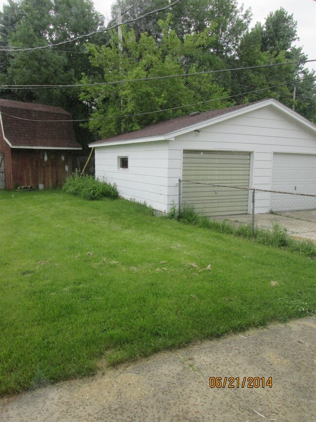 Building Photo - 4624 Pershing Blvd