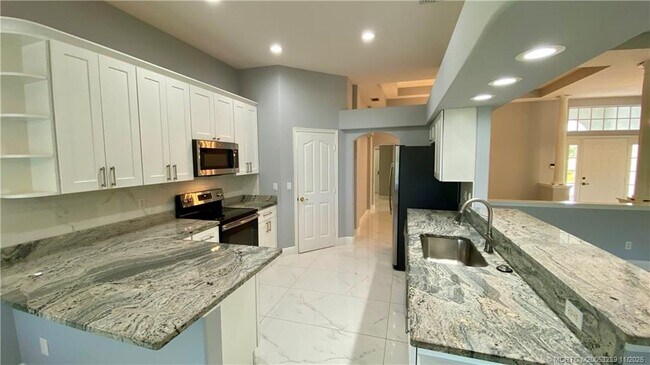 Foto del edificio - 4646 NW Wandering Oak Ct