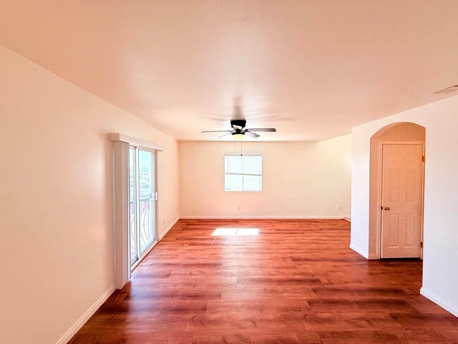 Foto del edificio - 762 W 21st St