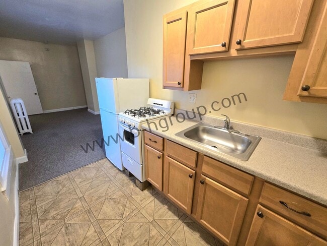 Building Photo - 5912 8th Ave