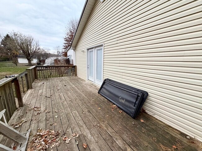 Building Photo - 118 Sagasser St