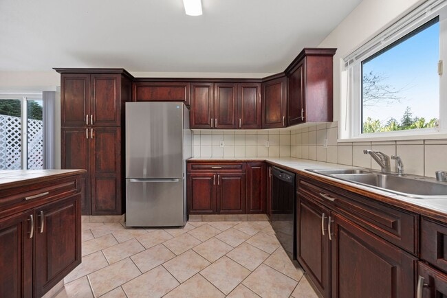 Foto del edificio - 1301-1305 Mitchell Ave