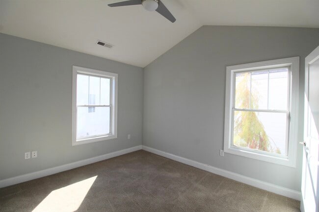 Building Photo - 2646 Greenport Dr