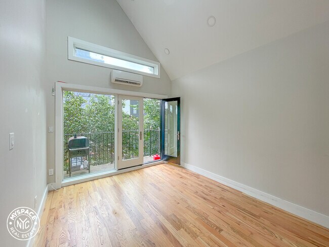 Building Photo - 28 Kane Pl