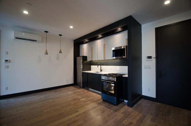 Building Photo - 832 Lexington Ave