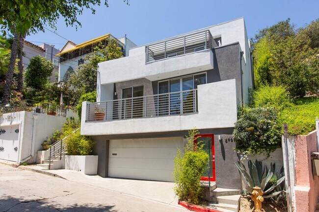 Building Photo - 3907 De Longpre Ave