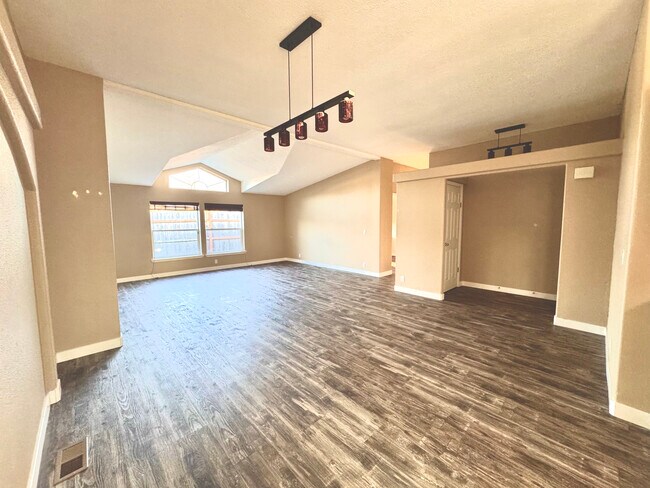 Living - 3204 Locust Ave