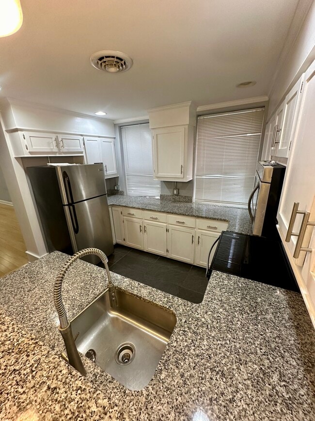 Kitchen - 104 N Division St