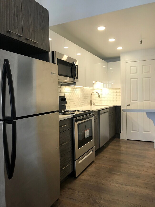 Building Photo - 503 Beacon St