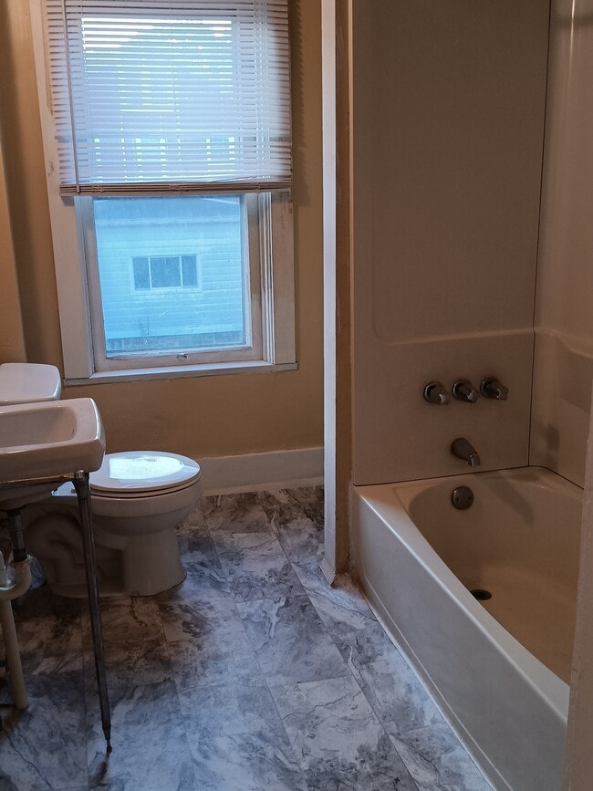 Building Photo - 1023 22nd Ave