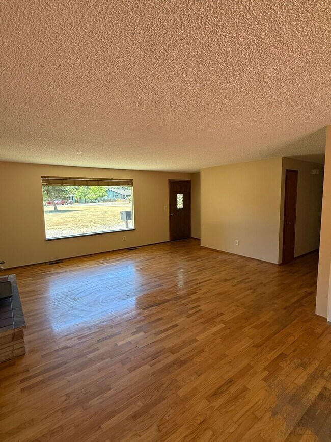Foto del edificio - 1408 Corona Ave
