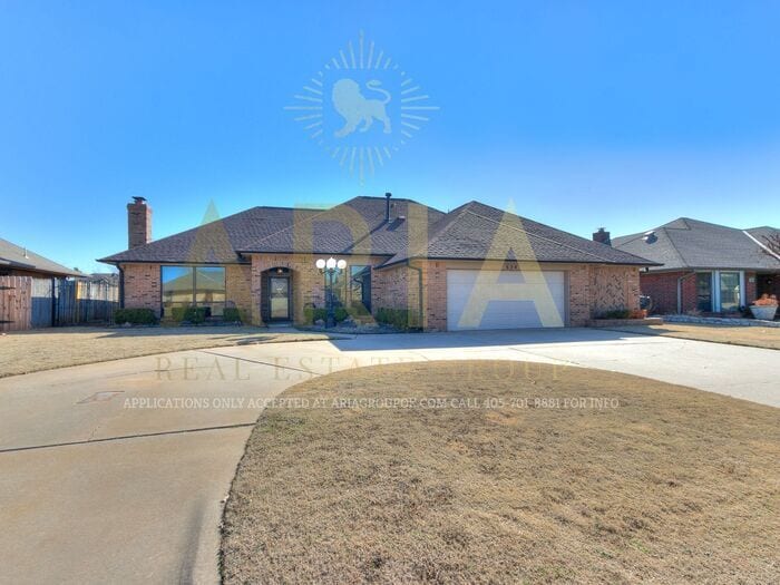 Primary Photo - Lavish 3 Bed 2 Bath Home with Large Shop i...