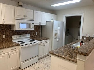 Building Photo - 907 SW 78th Ave