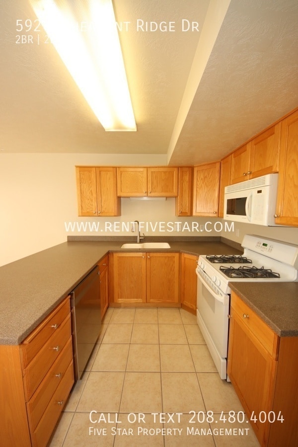 Building Photo - 592 Pheasant Ridge Dr