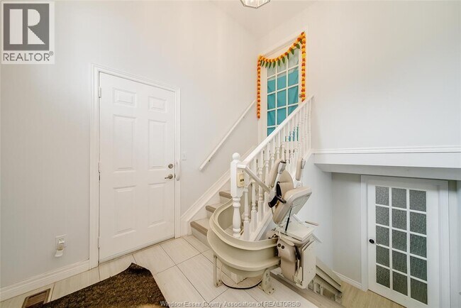 Building Photo - 1559 Chateau Ave