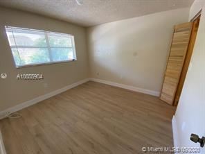Building Photo - 2 br, 2 bath  - Southgate Gardens