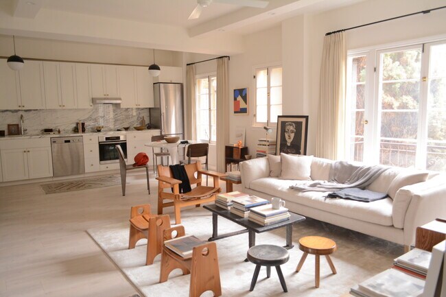 Foto del edificio - 109 N Sycamore Ave