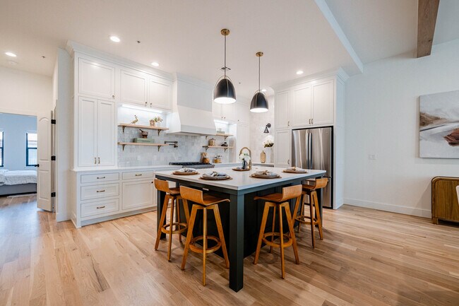 Foto del edificio - 1045 E 8th St