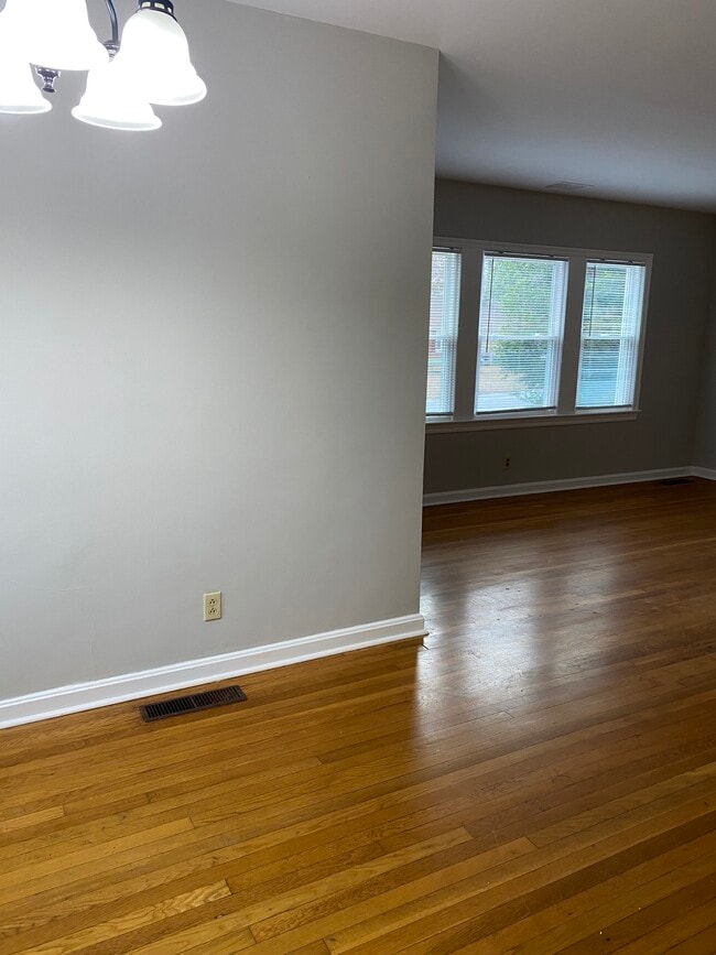 Dining room /living room - 730 Westwood Ave