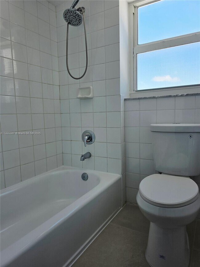 Foto del edificio - 245 18th St