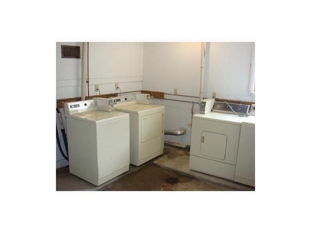 Laundry Facilities - 1027 Cochran Mill Rd