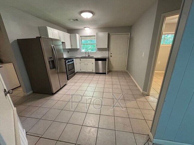 Building Photo - 6450-6462 W Nicole Ln