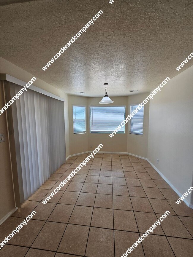 Foto del edificio - Custom 3 Bedroom, 2 Bathrooms, 2 Car Garage and 2,212 Sq Ft. Home with Beautiful Sandia Mountain ...