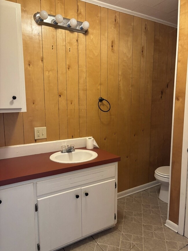 Building Photo - 131 Castille St