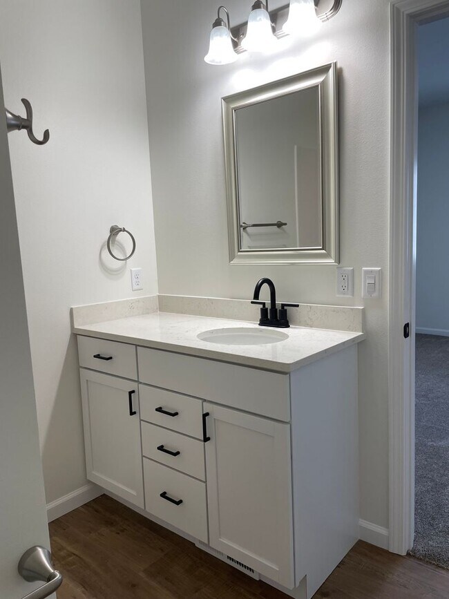 Foto del edificio - 2558/2562 Granite Drive NW