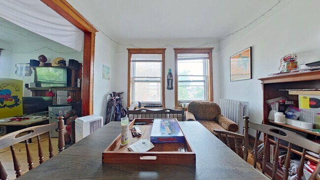 Foto del edificio - Top Floor Two Bed Includes Heat!