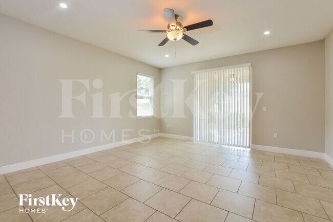 Foto del edificio - 1443 Daystar Ln