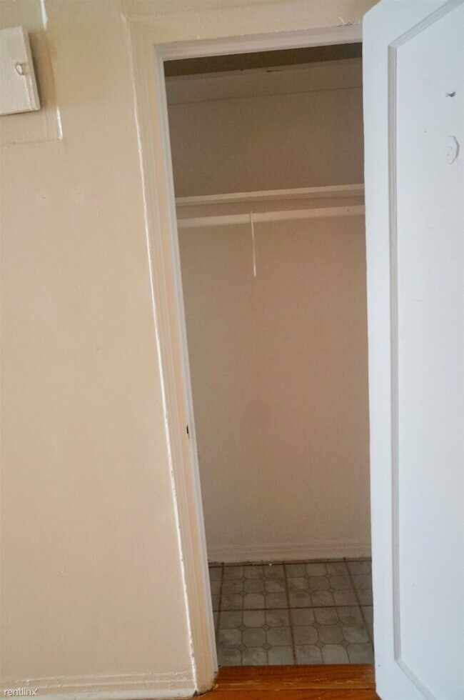 Building Photo - Studio, 1 bath House - 430 Ocean Pkwy
