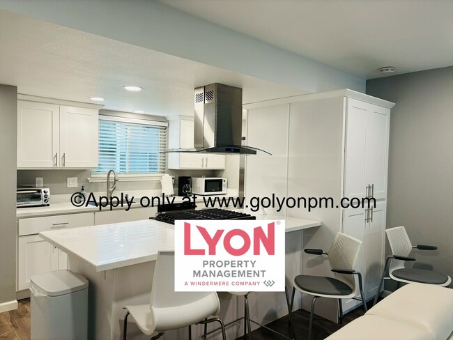 Building Photo - Gorgeous modern 2 bedroom/1.5 bath in Arde...