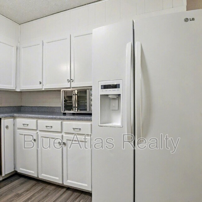 Foto del edificio - 6537 Meadowview Ln