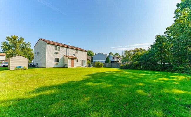 Foto del edificio - 44 Suncrest Dr